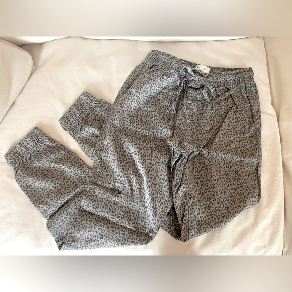 Nicole Miller leopard print joggers — size XS